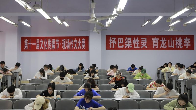 以下是一些备受好评的免费美食短视频制作软件：